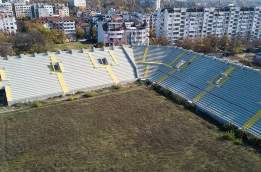 Радост в Ботев Пловдив - Няма да спират строежа на "Колежа"