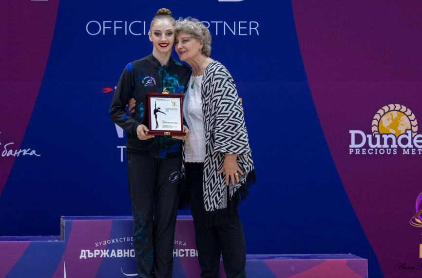 ОБЗОР: Калейн спечели Държавното по художествена гимнастика