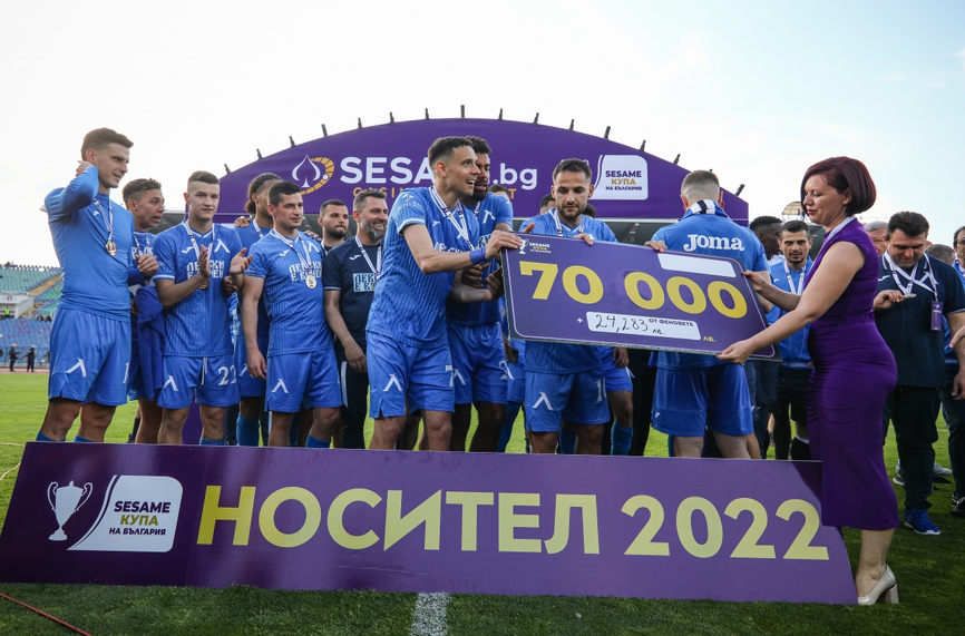 Свежи пари в Левски, "сините" чакат чекове и от УЕФА