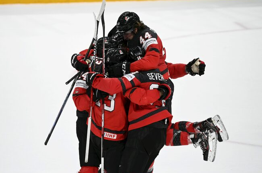 ОБЗОР: Канада с драматичен обрат над Швеция на Световното по хокей (ВИДЕО)