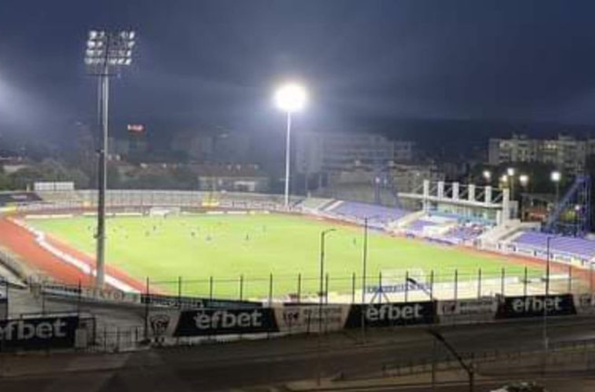 Стадион "Спартак" във Варна вече има осветление