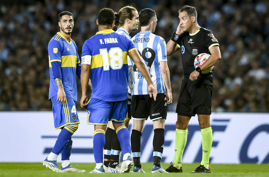 РЕКОРД: Дадоха 10 червени картона на мач в Аржентина