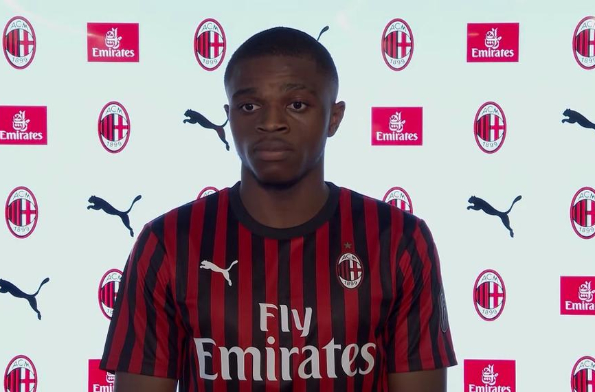 Официално: Защитник остава в Милан