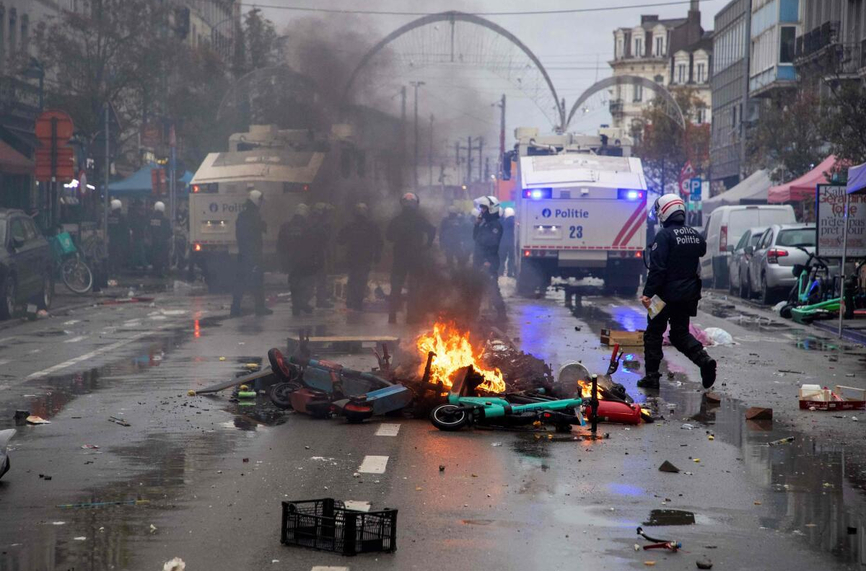 В Брюксел е ад! Мароканските фенове изпотрошиха столицата на Белгия