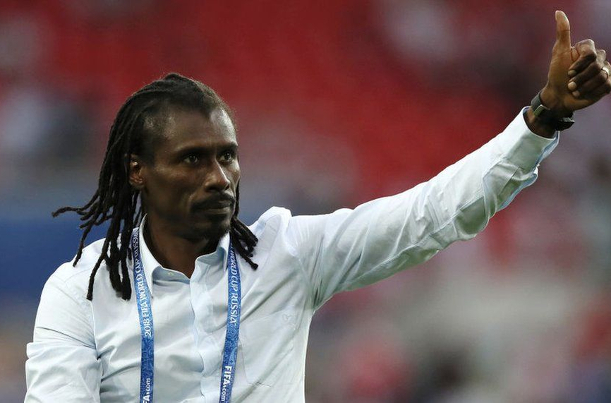 Сенегал може да останат без треньора си за Англия