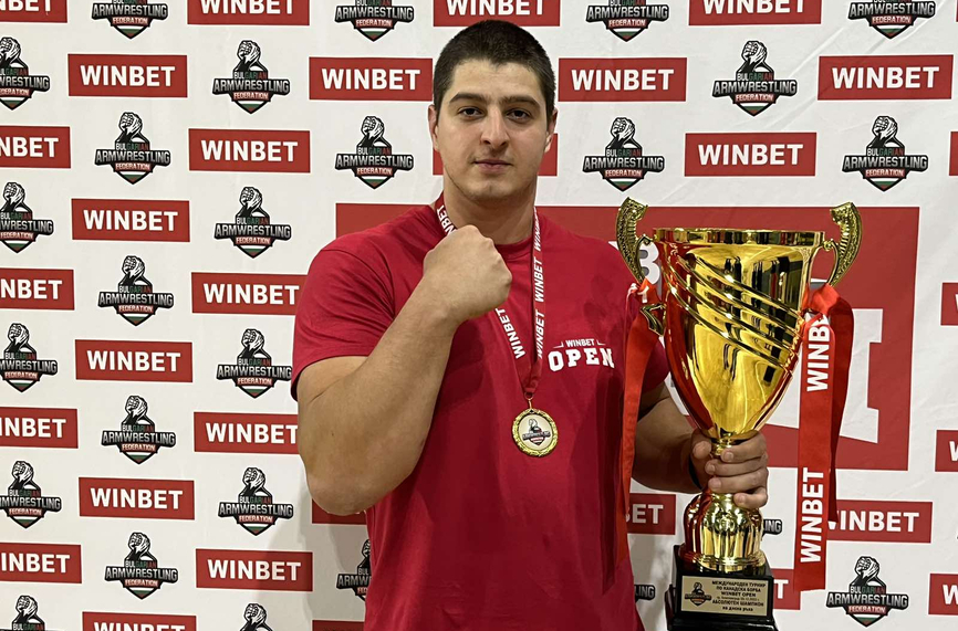 Йордан Цонев е първият абсолютен шампион на турнира по канадска борба WINBET Open