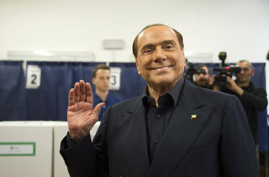 Берлускони обеща проститутки на футболистите на Монца