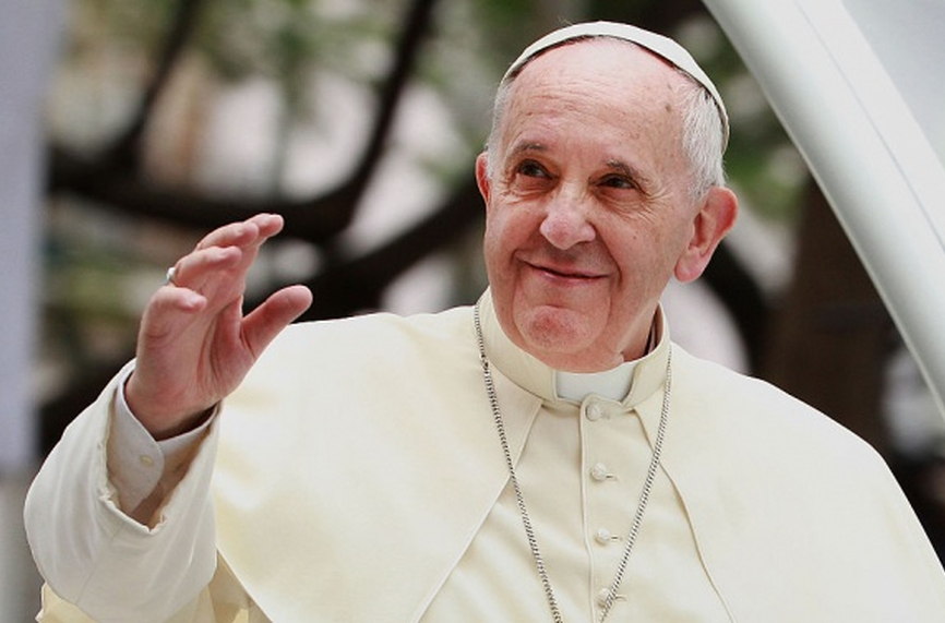 Папа Франциск получи екип на волейболния Хебър