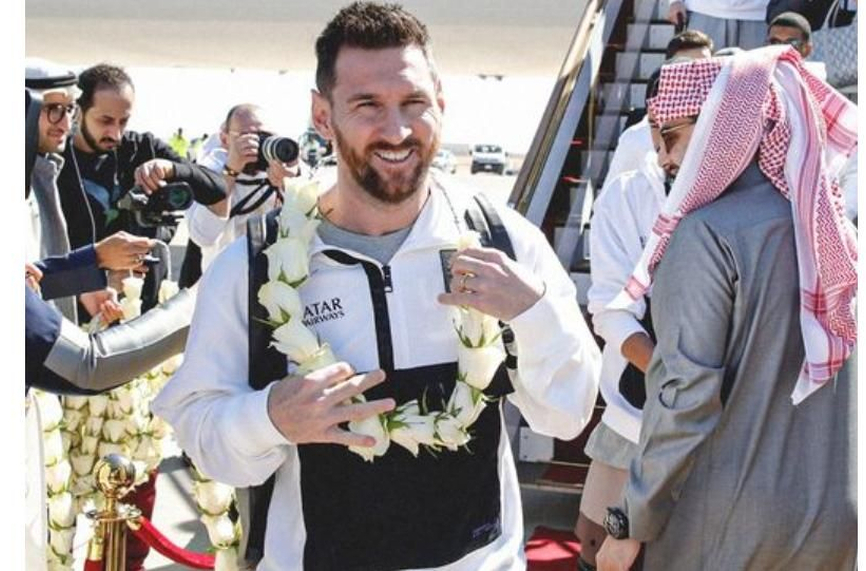 Посрещнаха Меси с бели рози в Саудитска Арабия