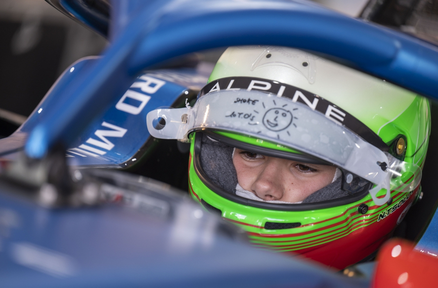 Никола Цолов ще стартира 16-и във Формула 3 в Бахрейн