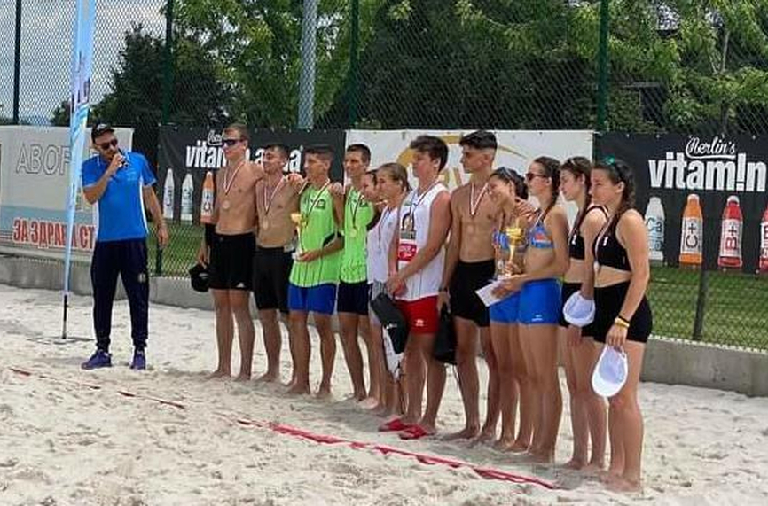 Девойките на Варна ДКС с триумф на плажен волейбол