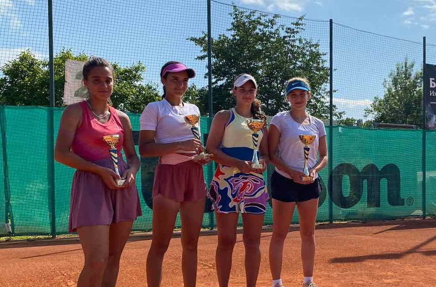 Анастасия Бързакова с титлата на двойки на тенис турнир в София