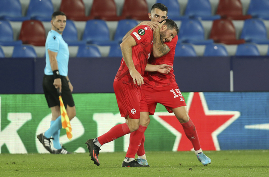 В Израел: Слаб интерес и проблеми за Апоел преди мача с Левски