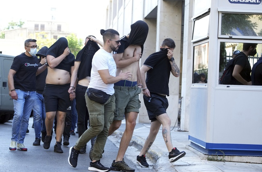 В Атина: Повдигнаха обвинения срещу 104 души, арестувани след сблъсъците