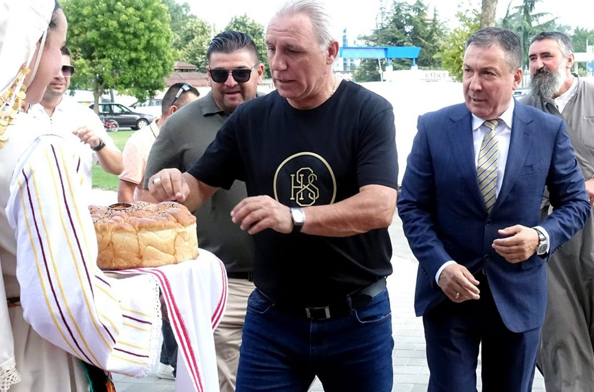 В Несебър: Стоичков и кметът откриха нова спортна зала