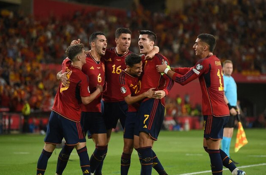 Испания се потруди доста, за да бие Шотландия 2:0 (ВИДЕО)