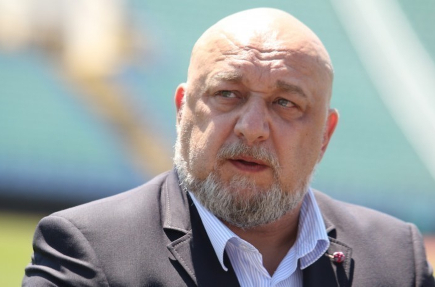 Финансовият министър и шофьорчето Димитър Илиев няма да забият и пирон в спортна база (ВИДЕО)