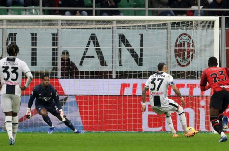 Освирквания за Милан: Удинезе взе първа победа през сезона на Сан Сиро (ВИДЕО)