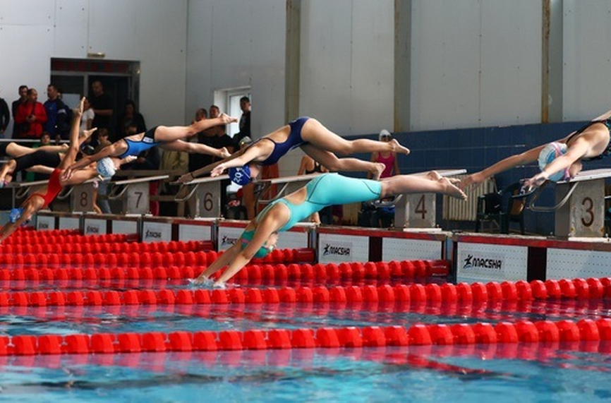 Над 700 плуват на държавното първенство в малък басейн