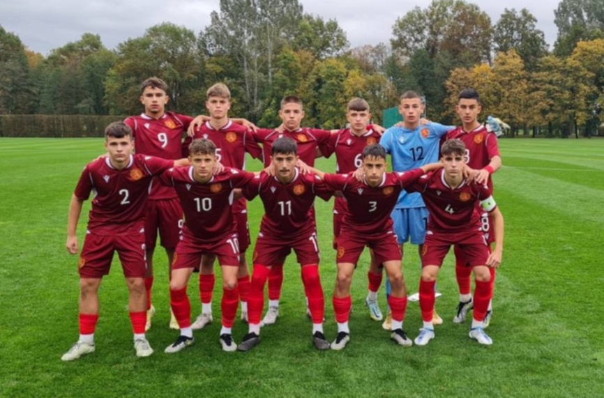 Юношеският национален отбор на България до 15 г родени през