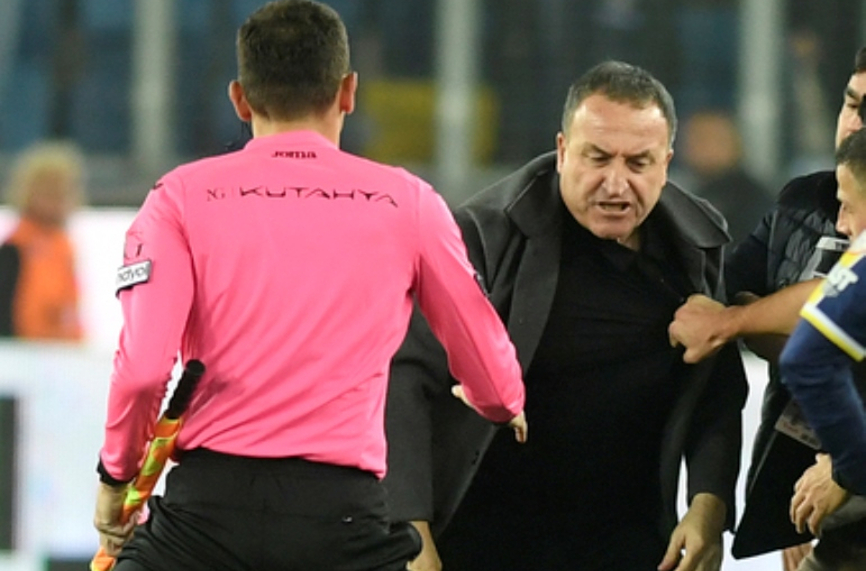 Президентът на турския футболен клуб Анкарагюджю Фарук Коджа е ударил