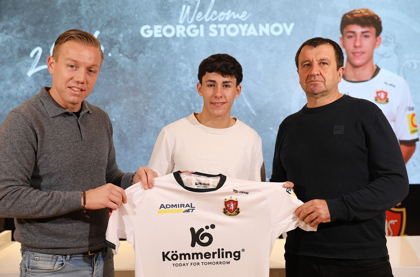 Българският талант Георги Стоянов подписа първия професионален договор с хърватския