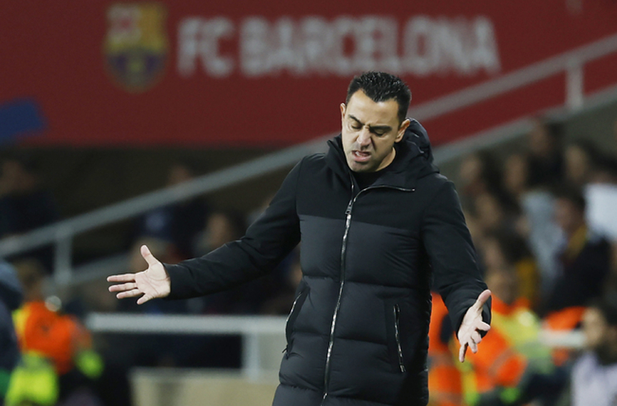 Старши треньорът на Барселона Шави Ернандес изригна срещу собствените си