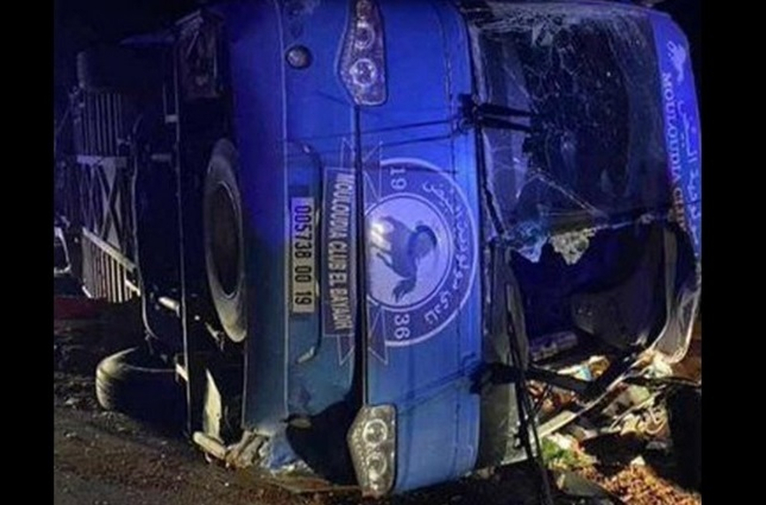Снимка: Трагедия в Алжир: Футболист и треньор загинаха в катастрофа на клубен автобус