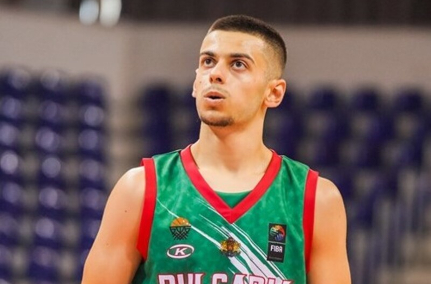 Българският баскетболист Мартин Ангелов и неговият университетски тим Стоктън спечелиха