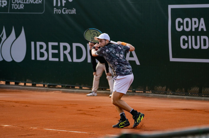 Адриан Андреев започна с поражение новия сезон в тениса. Третата