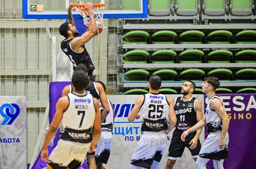 Черноморец (Бургас) ще спечели титлата в мъжкото ни баскетболно първенство.