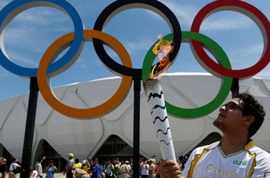11 000 ще носят олимпийския огън в щафетата за Игрите в Париж