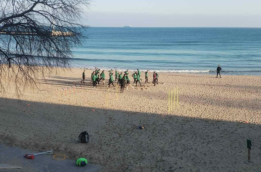 Янтра (Габрово) тренира на плажа