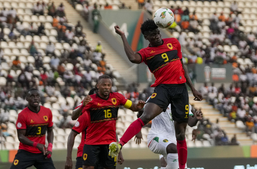 ОБЗОР: Ангола спечели групата си за Купата на Африка, Алжир отпадна