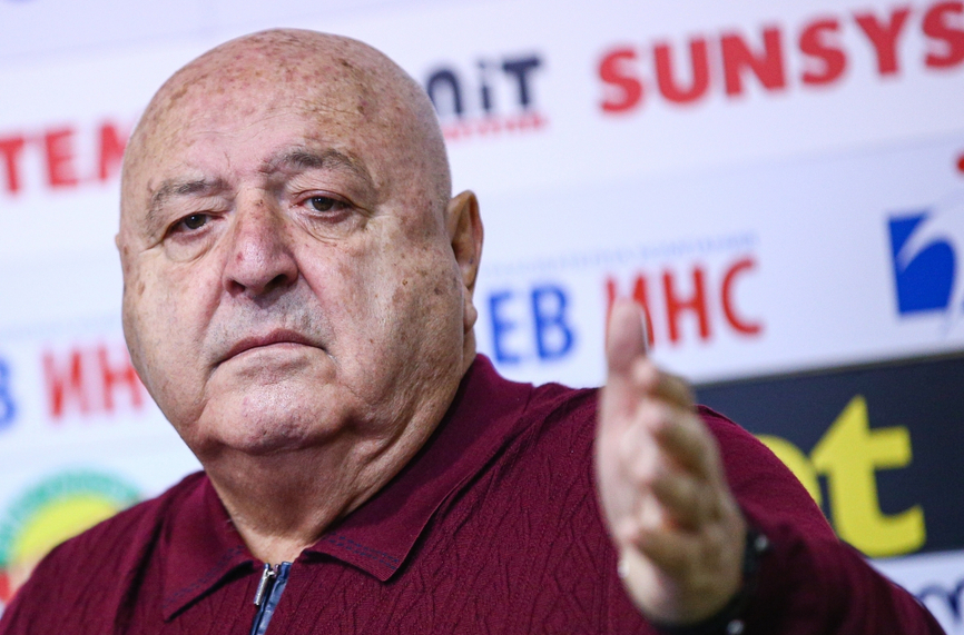 Венци Стефанов: Бербатов не искат да го видят в УЕФА