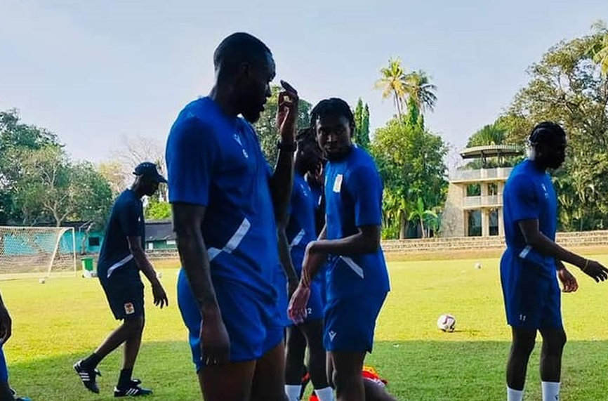 Амос Юга и още двама от Efbet лига вече тренират в Шри Ланка