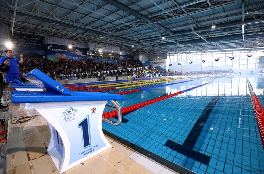 Близо 400 плувци скачат в "Спартак" на държавното първенство