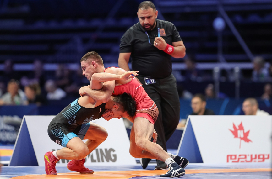 Двама български борци продължават битката за олимпийски квоти