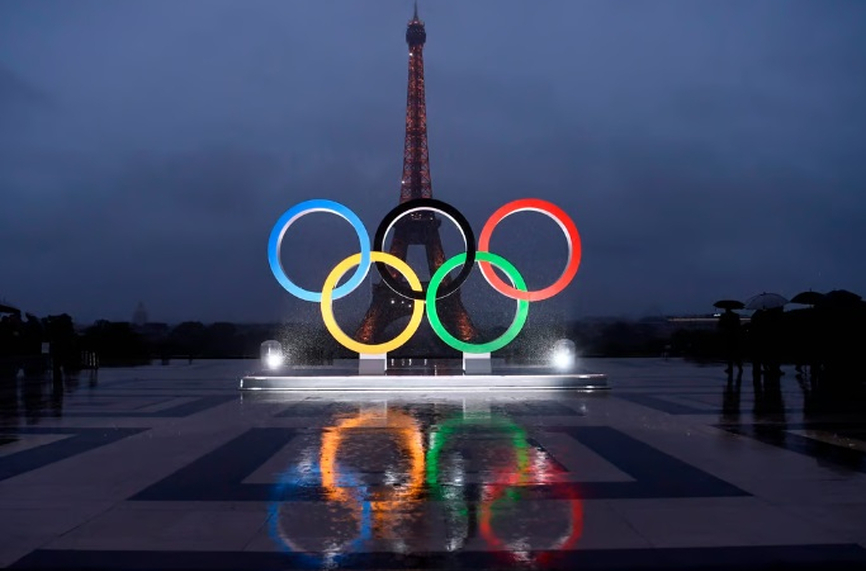 Монтират олимпийските кръгове на Айфеловата кула