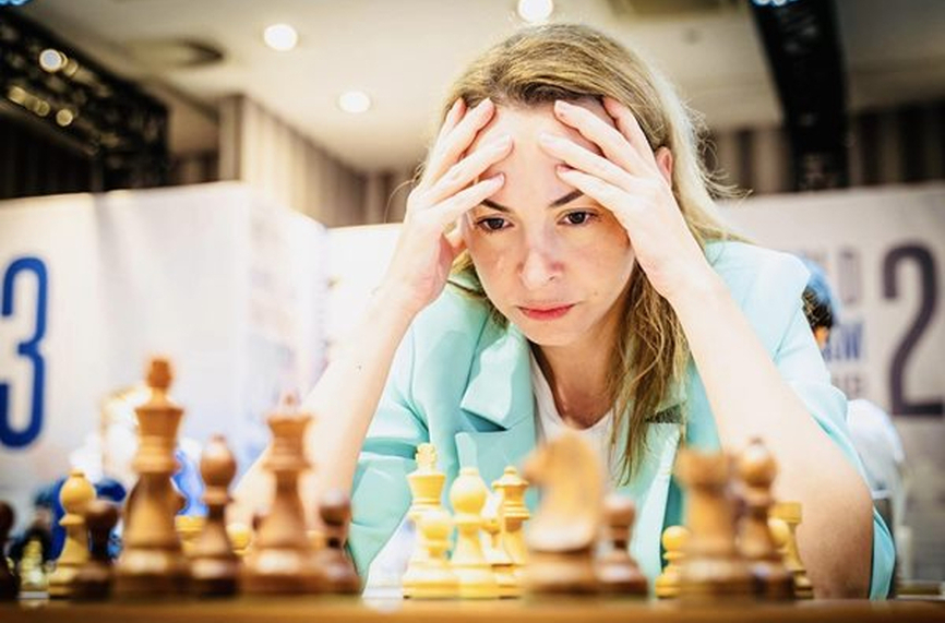 Ети Стефанова започна с победа на Европейското по шахмат