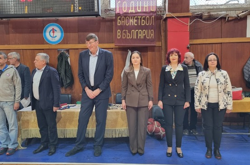 В Търговище: Министър Глушков откри финалния етап на Ученическите игри по баскетбол за девойки