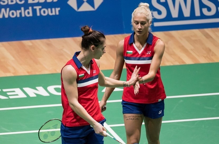 Сестри Стоеви отпаднаха във втория кръг на турнир по бадминтон в Сингапур