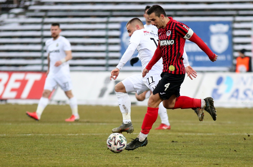 Славия с класика над Локо (София) след скандален червен картон (ВИДЕО)