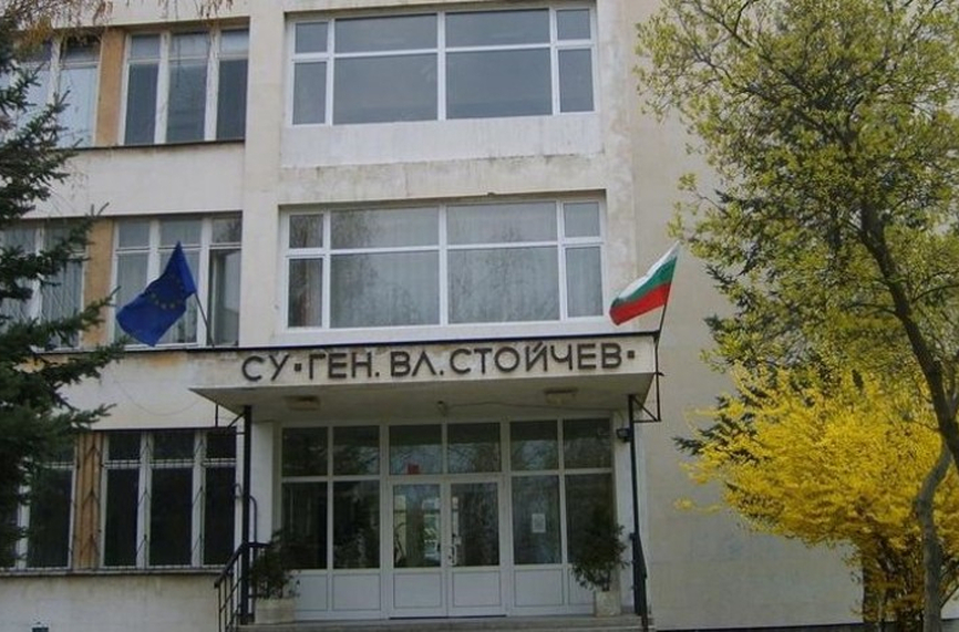Новият директор на най-голямото спортно училище го оставя без автобус