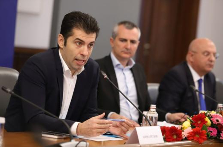 СКАНДАЛ: Руди взе лиценза на автомобилизма, ще го дава на бащата на съветник на Петков