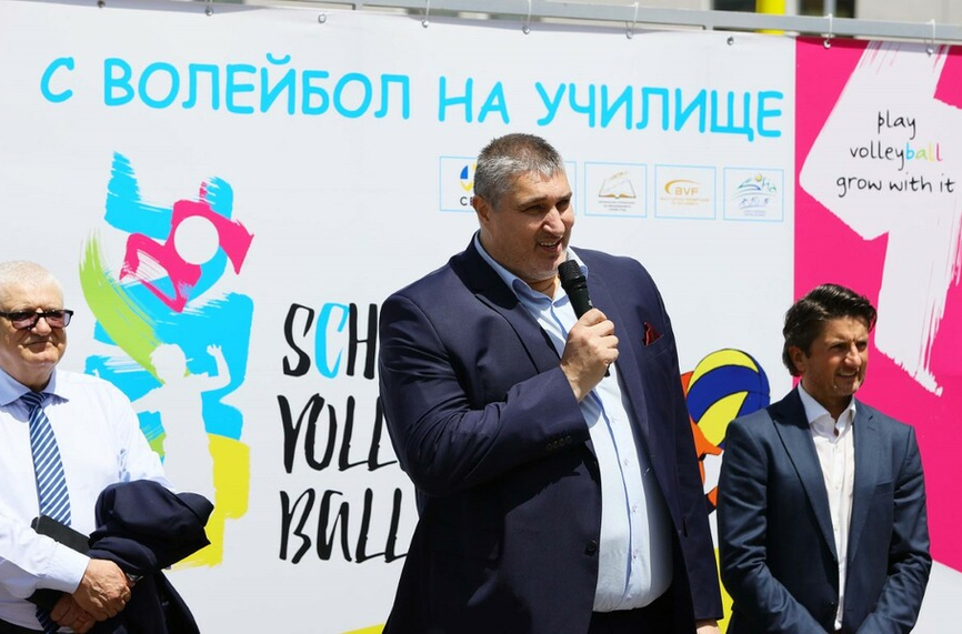 С празник и много деца в София започна мащабният проект "С волейбол на училище"
