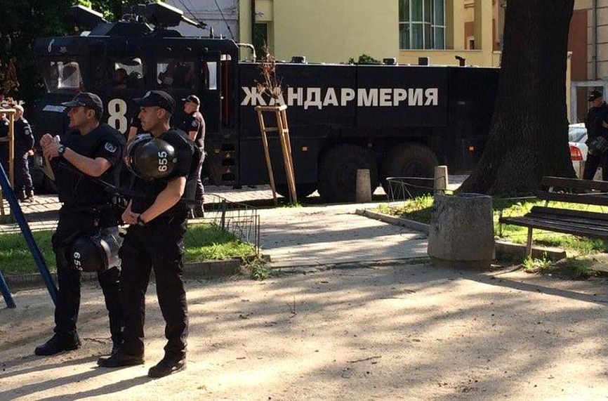 Равносметката: Пострадали полицаи и трима арестувани фенове на АПОЕЛ (ВИДЕО)