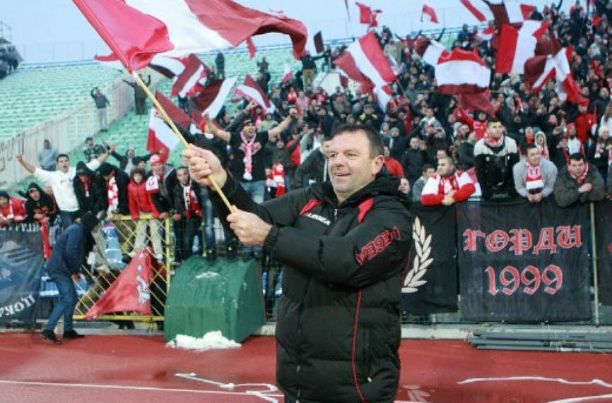 БОМБАТА НА NOVSPORT: Легенди почват акция "обединение" в ЦСКА