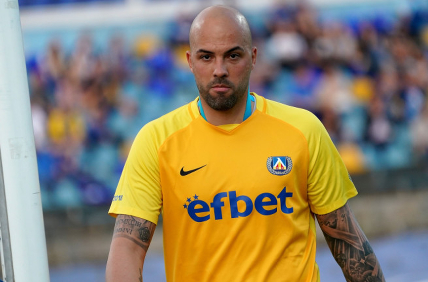 Левски реабилитира Михайлов