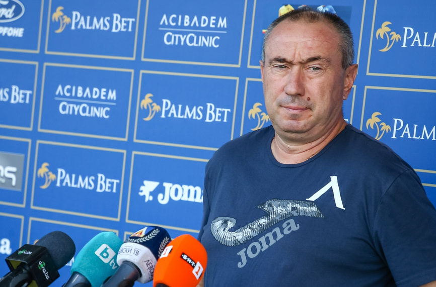 Стоилов: Срещу Лудогорец няма да стане с емоции